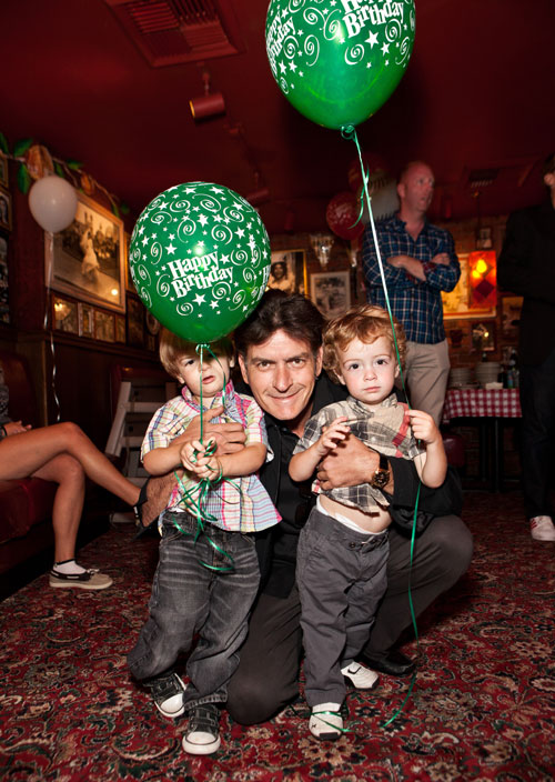 Charlie Sheen con sus hijos, Max y Bob