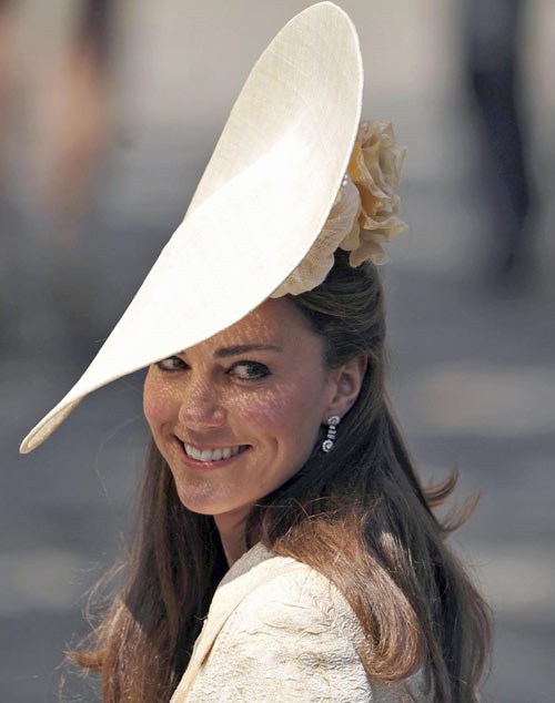 http://www.hola.com/imagenes//realeza/casa_inglesa/2012021056904/duquesa-cambridge-ganadora-votacion/0-196-203/kate-middleton-294-z.jpg