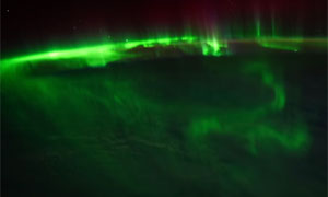 ¡Espectacular vídeo de una aurora boreal desde el espacio!