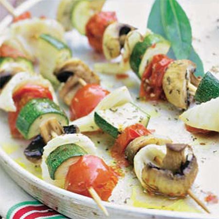 http://www.hola.com/imagenes/cocina/recetas/2013072966378/brochetas-de-verduras/0-243-720/verdubrocheta--a.jpg