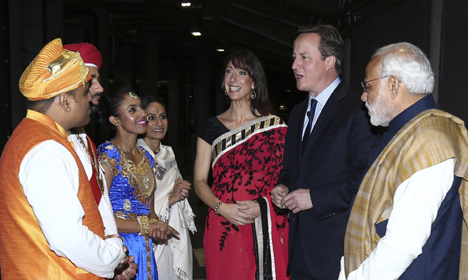 Samantha Cameron, con sari y bindi para recibir al primer ministro indio