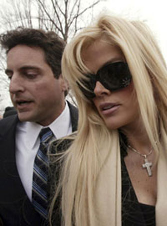 El Cuerpo De Anna Nicole Smith Sigue En La Nevera