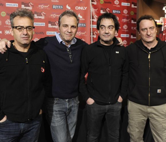 Hombres G regalan discos firmados a sus fans en el musical 'Marta tiene