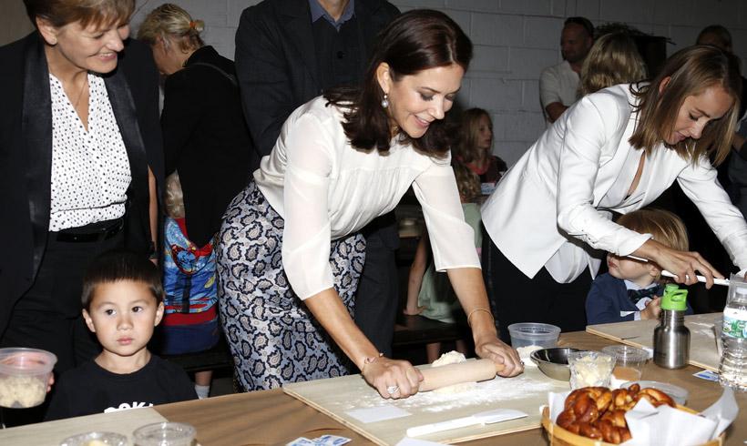 Mary de Dinamarca, con las manos en la masa