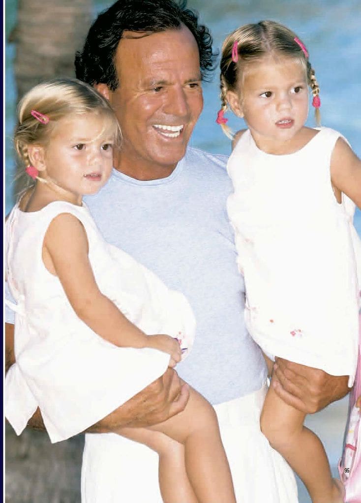 As Fue El Primer Posado De Julio Iglesias Con Sus Hijos Peque Os En Hola