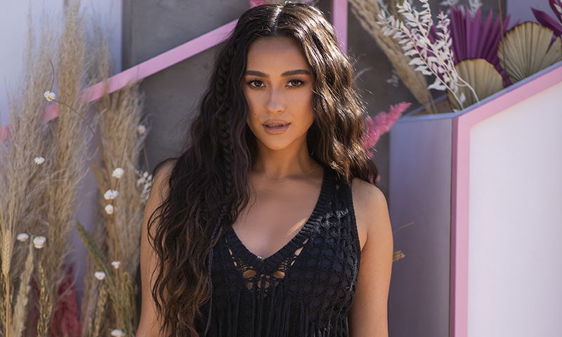 Kylie Jenner tiene nueva rival: Shay Mitchell, la 'youtuber' que supera sus cambios de look