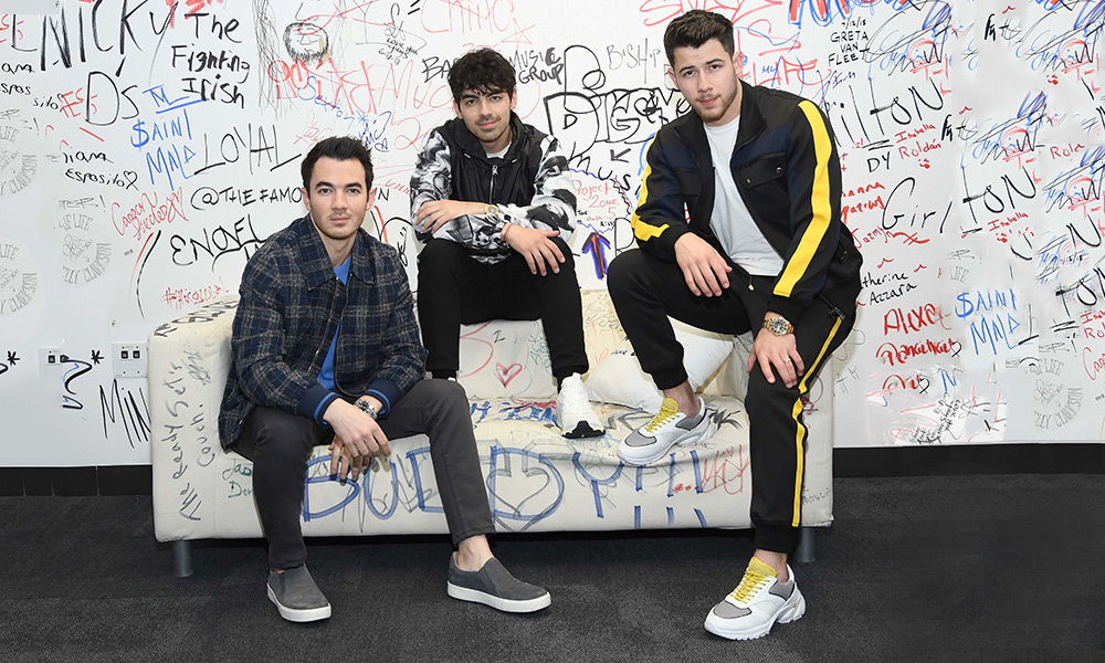 jonas-brothers-1t