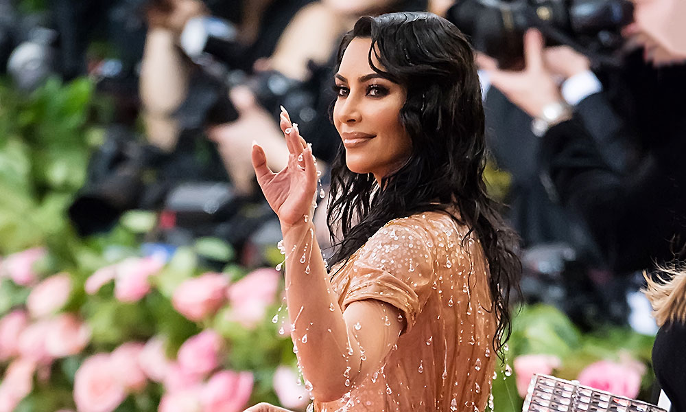 Kim Kardashian hizo historia con su 'total look' de efecto mojado