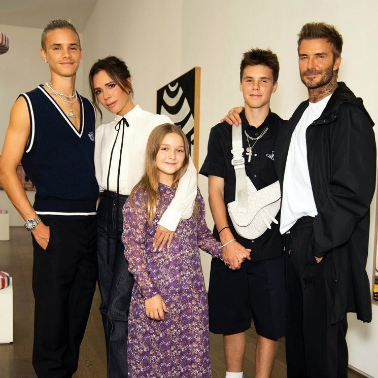 Victoria Beckham e família aderem à alfaiataria no melhor estilo Peaky  Blinders, Moda