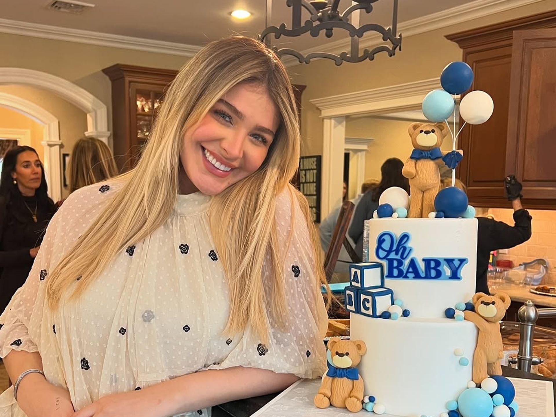 Migbelis Castellanos celebra feliz su baby shower | ¡HOLA!