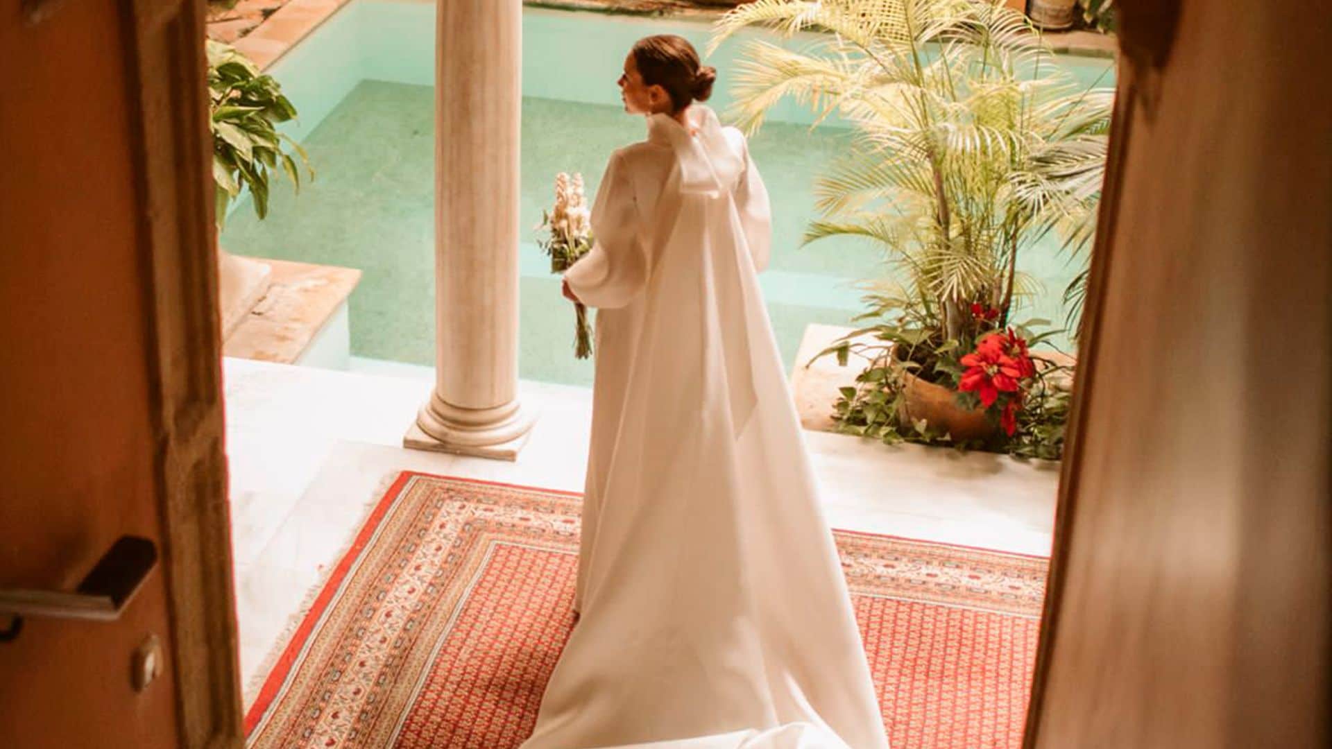 Claudia, la novia del vestido capa que se casó en Jerez de la Frontera
