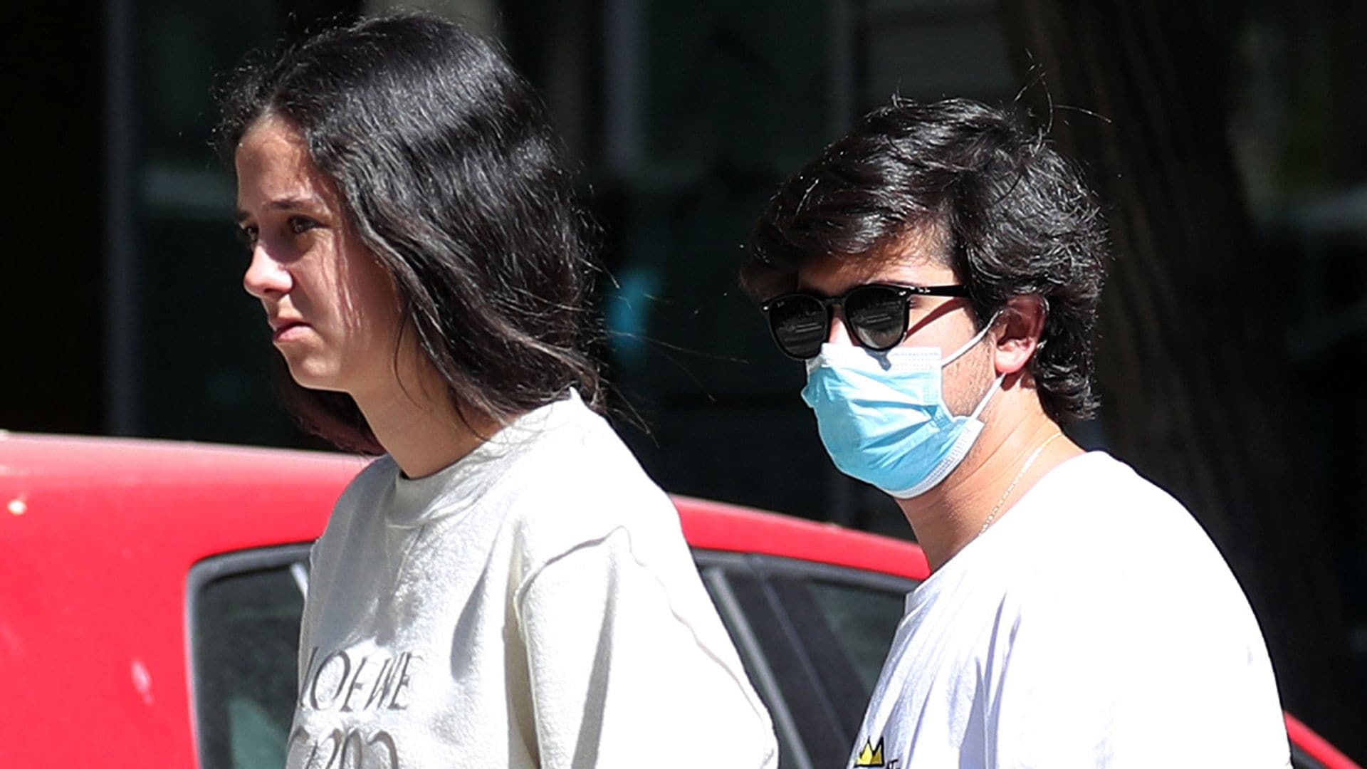 Victoria de Marichalar y Jorge Bárcenas, besos y abrazos por las calles de Madrid