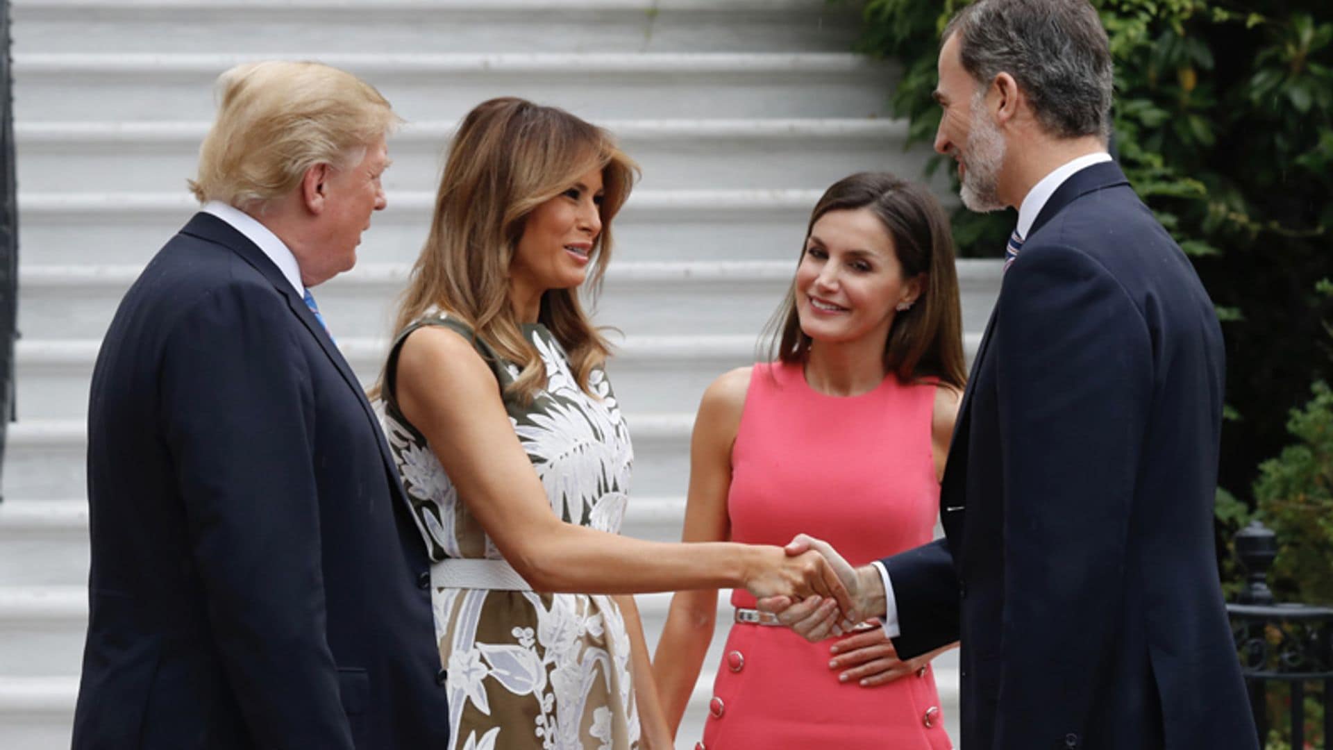 Los gestos más llamativos de la reunión entre los Reyes y los Trump