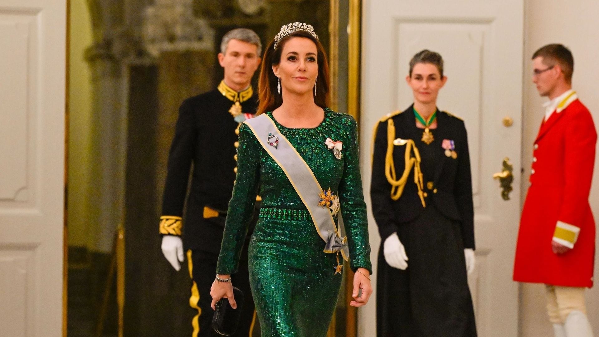 De las princesas Marie y Benedicta a la reina Mary: los impresionantes looks del banquete en honor al presidente de Egipto