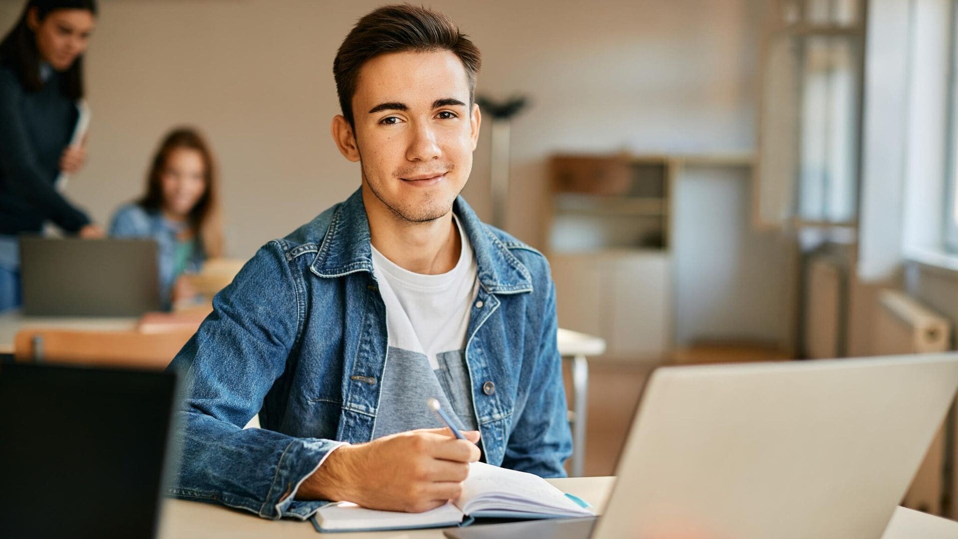 ¿Hasta qué edad es obligatorio estudiar en España?