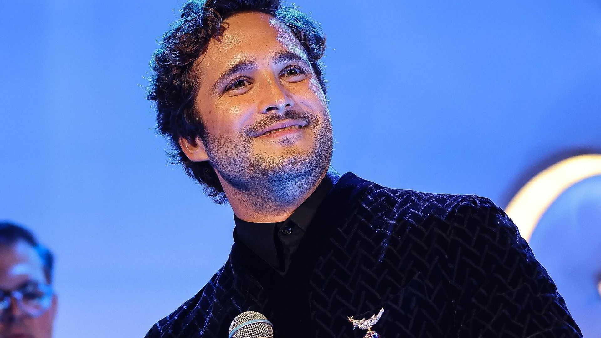 Diego Boneta se luce en el escenario junto a una estrella de Hollywood