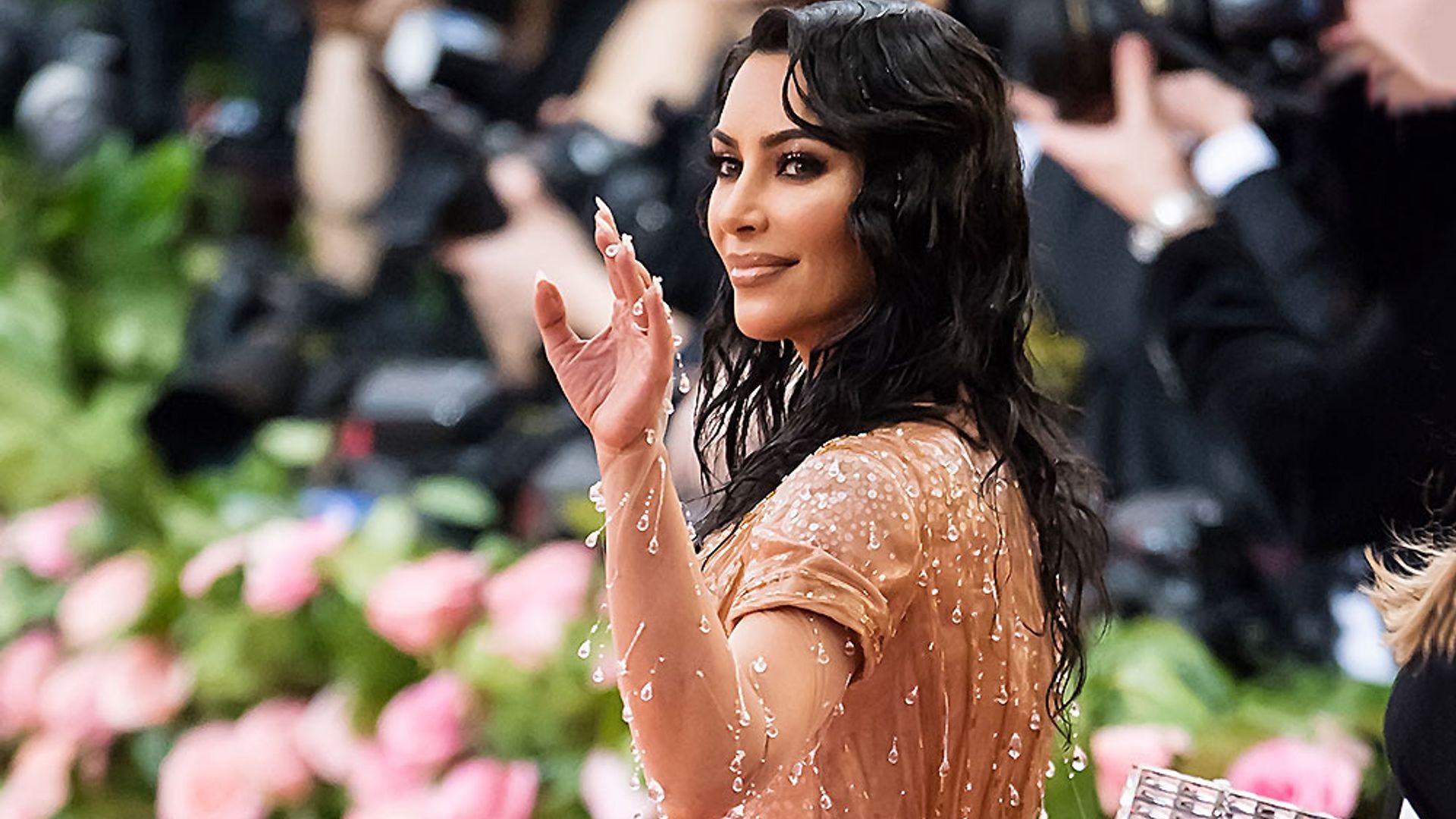 Kim Kardashian hizo historia con su 'total look' de efecto mojado