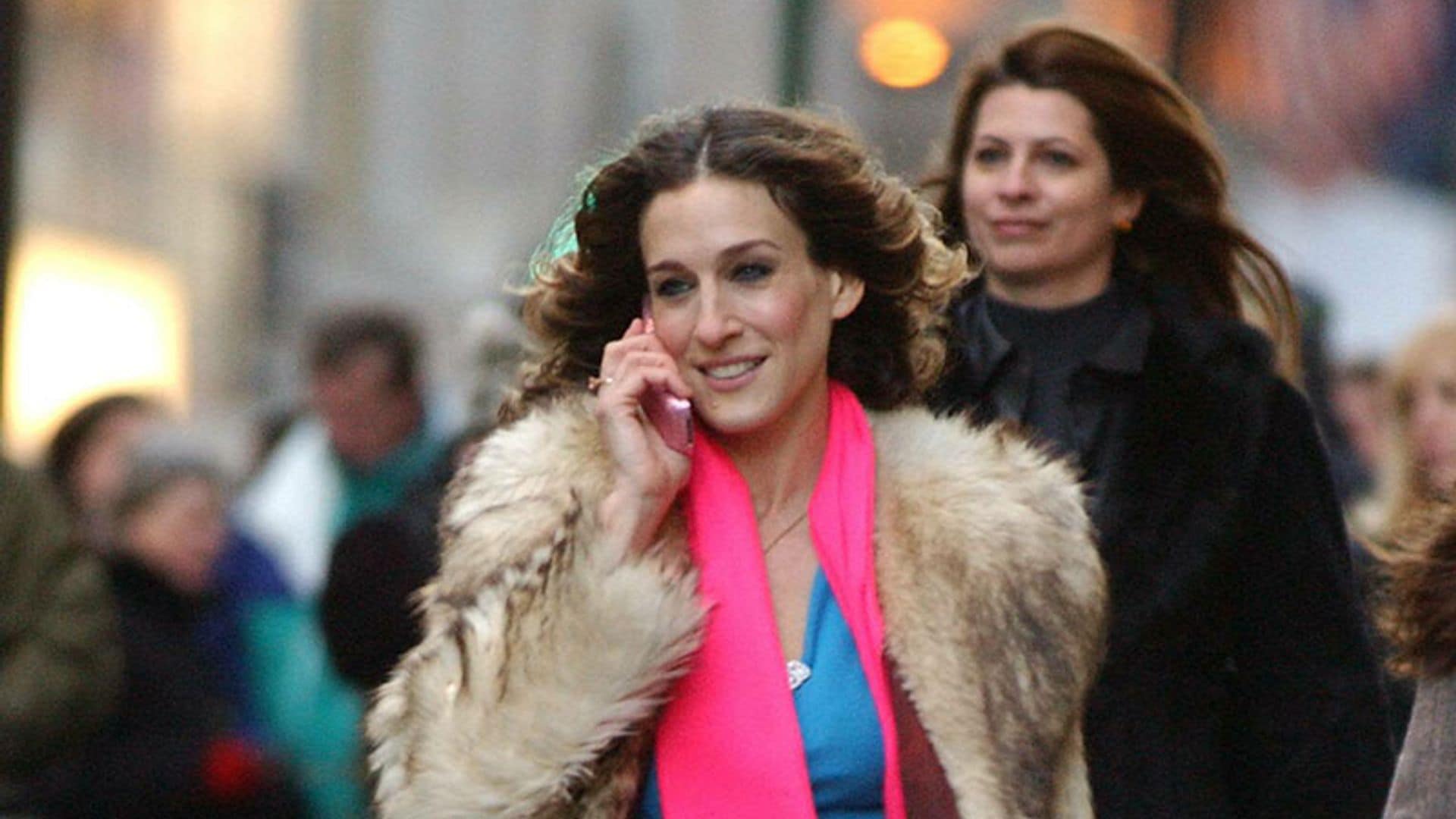 La prensa recuerda a Carrie Bradshaw con el último 'look' de ‘street style’ de Sarah Jessica Parker