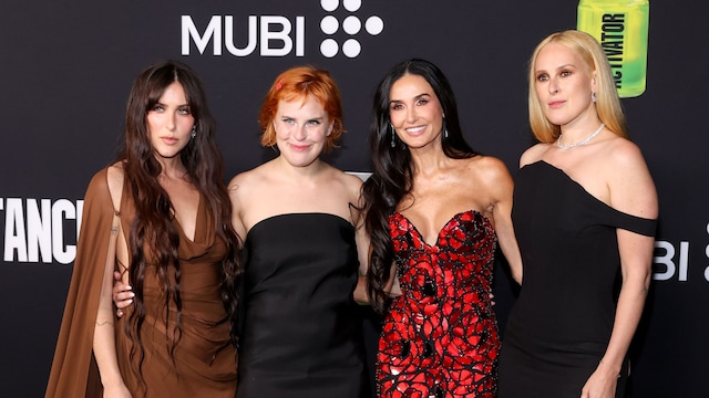 Demi Moore con sus tres hijas Scout, Tallulah y Rumer Willis en el estreno en Los Ángeles de 'The Substance'  