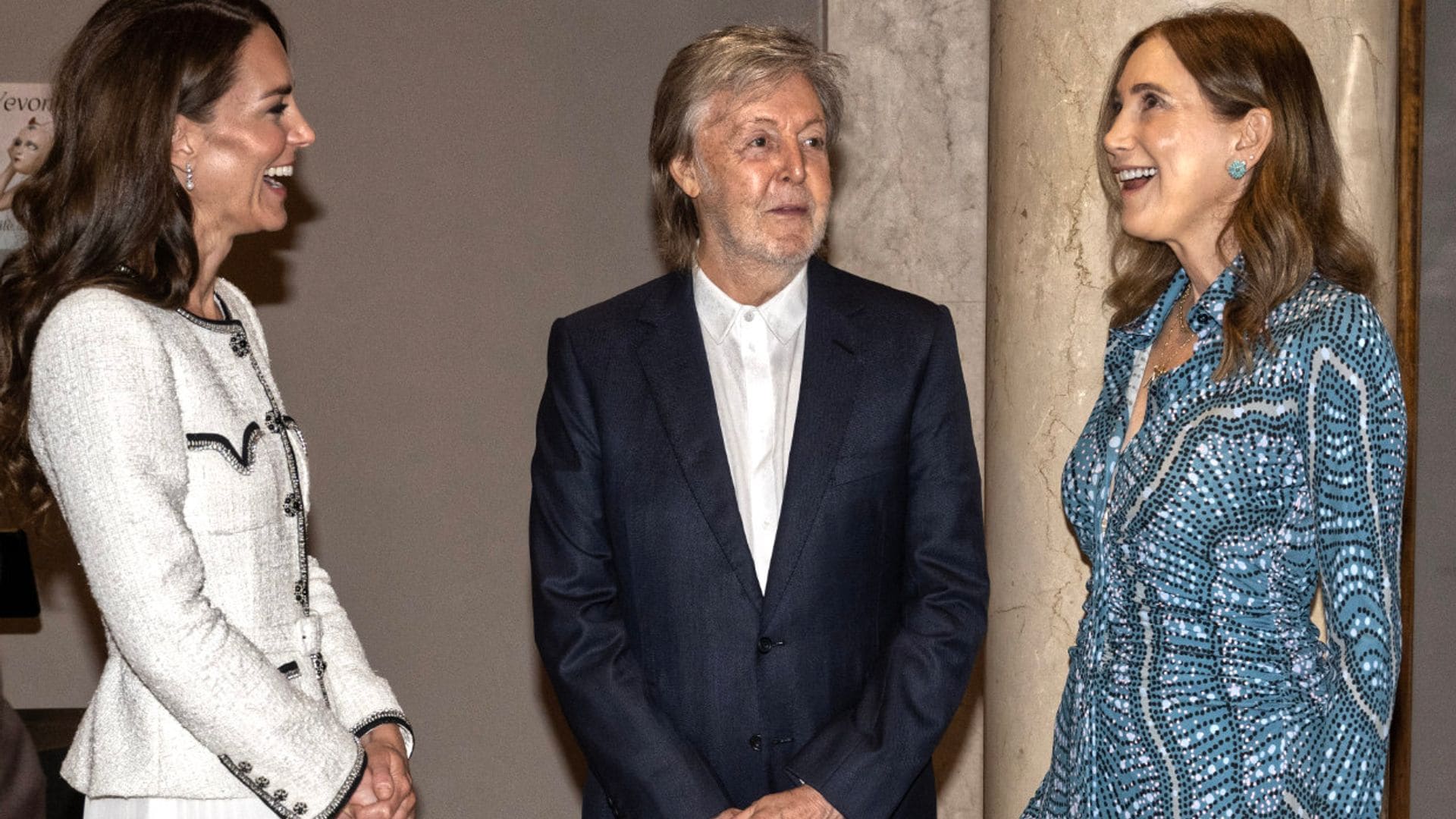 El distendido encuentro de la princesa de Gales con Paul McCartney y su mujer en la National Portrait Gallery