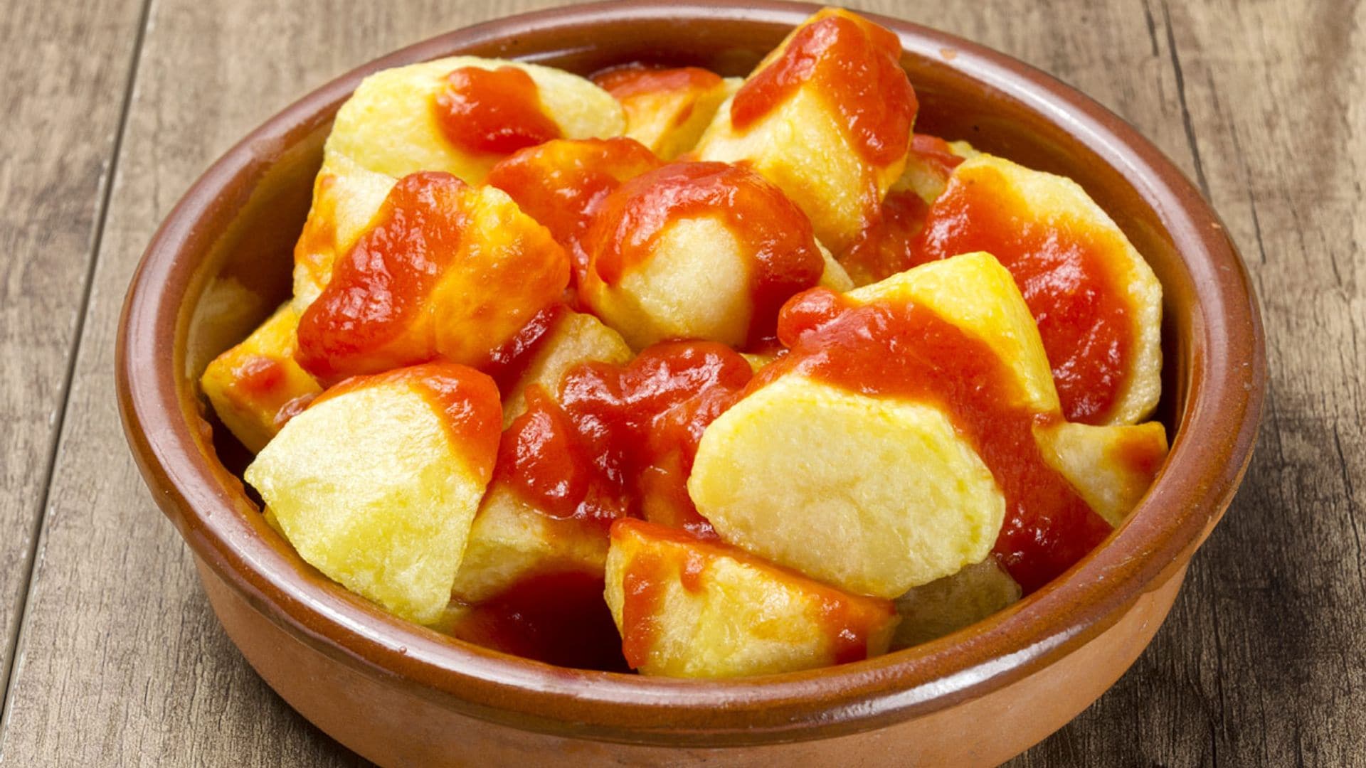 Patatas bravas y otras recetas míticas del restaurante madrileño Arzabal