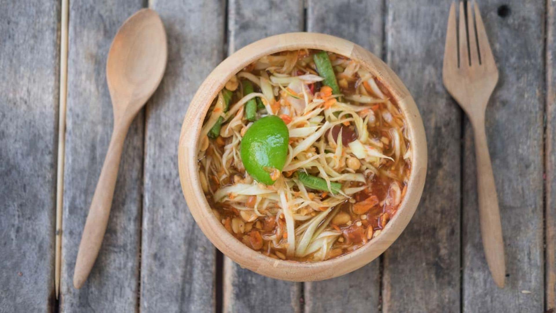 Ensalada tailandesa de papaya verde (Som tum)