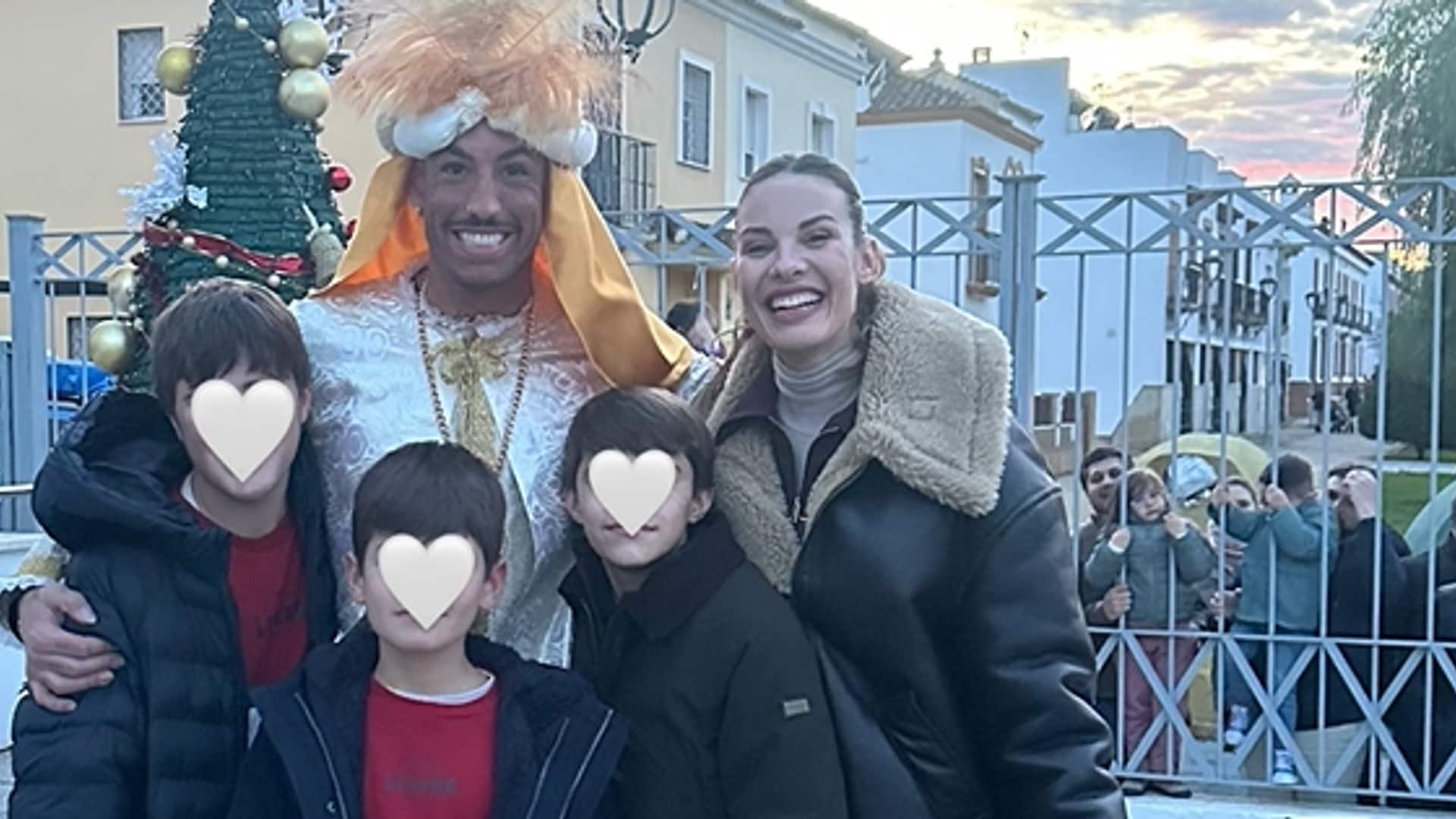 La sorpresa de Luitingo a Jessica Bueno y sus hijos en la cabalgata de Reyes de Sevilla