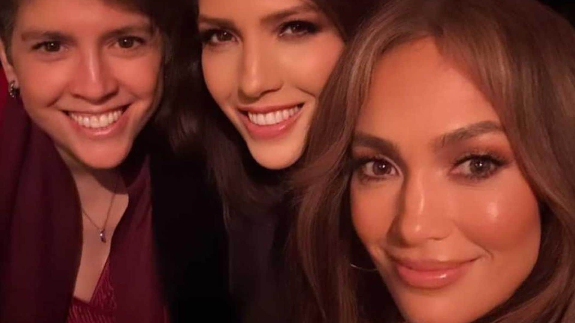Jennifer Lopez disfruta del plan perfecto con sus hermanas en Broadway