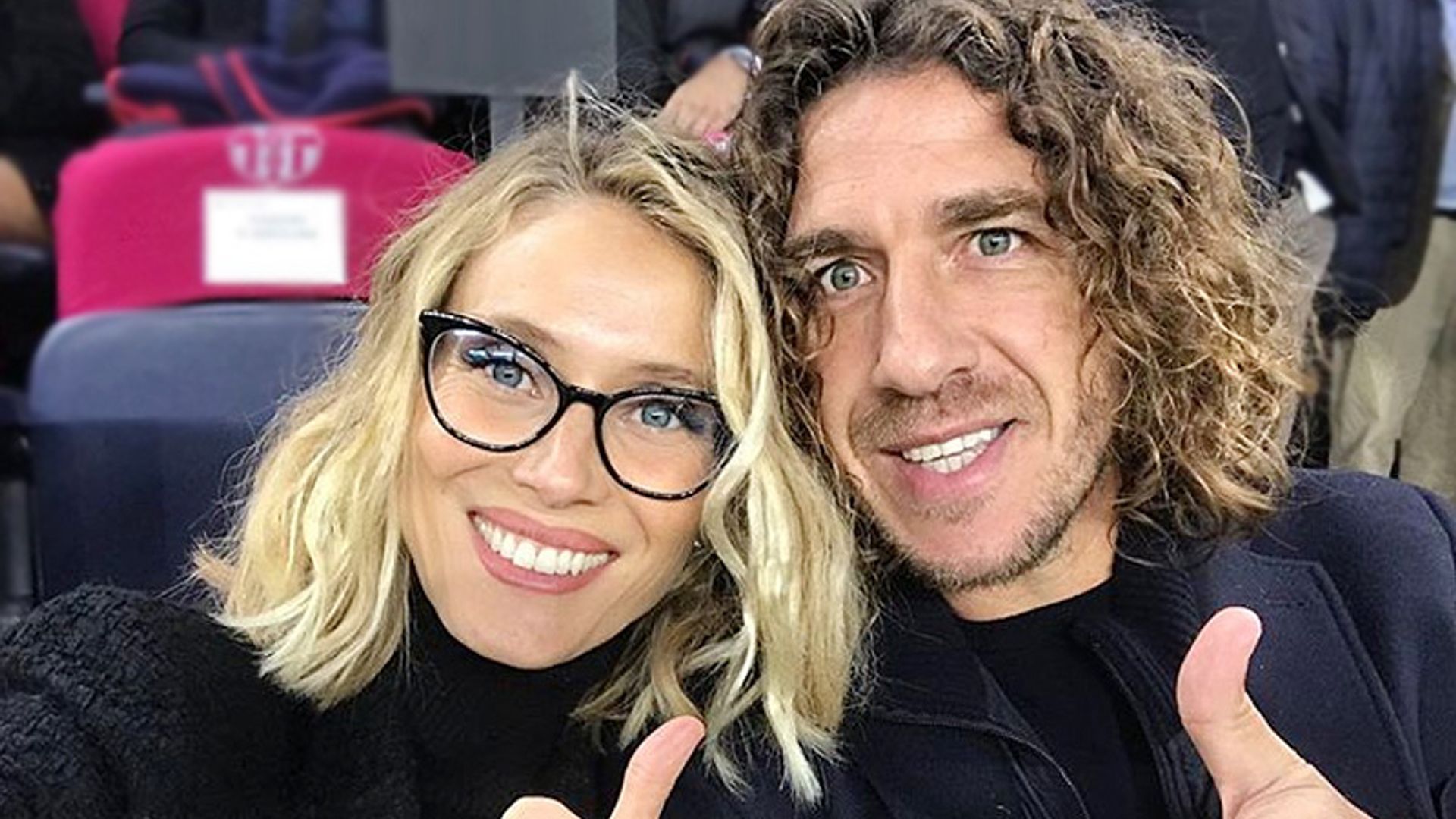 Carles Puyol se pone romántico para felicitar a la 'capitana' de su familia