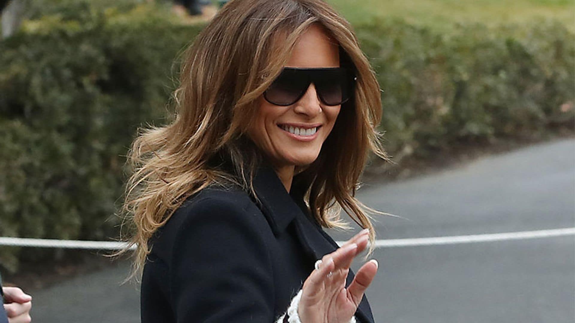 La imagen más insólita de Melania Trump con unas zapatillas 'best seller'