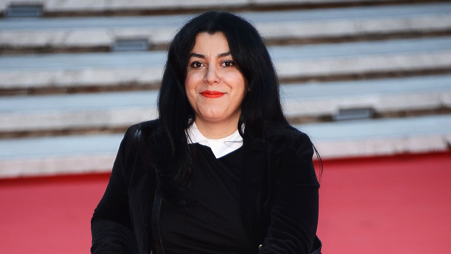 La valentía de la directora de cine iraní Marjane Satrapi: una de las voces más influyentes en la defensa de las mujeres de su país