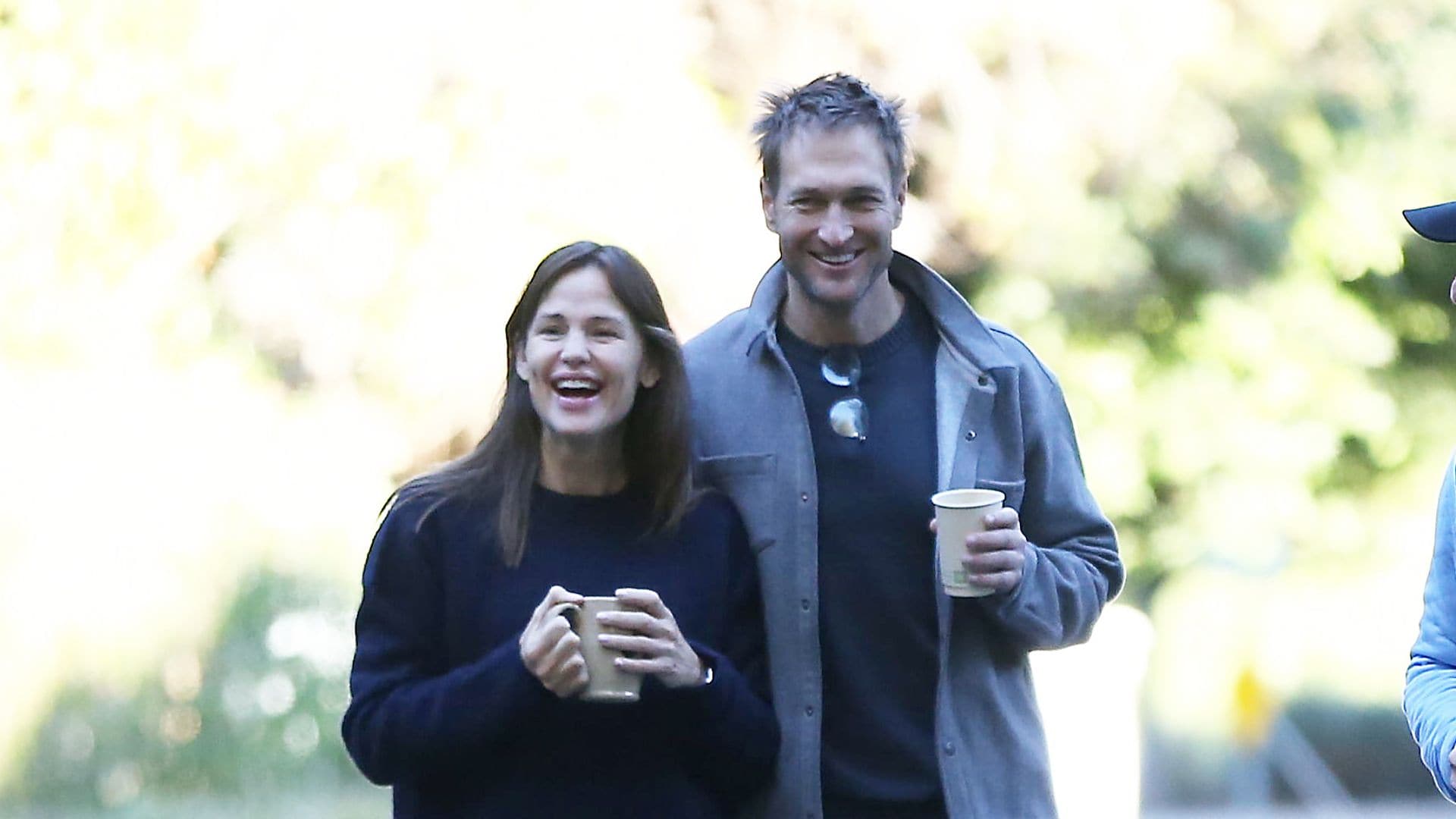 ¿Campanas de boda? Jennifer Garner y John Miller son captados felices y más enamorados que nunca