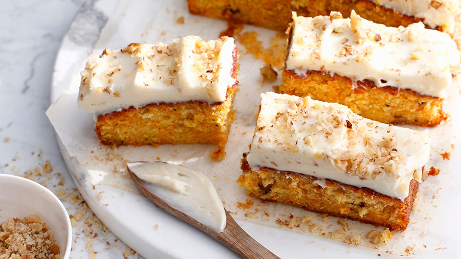 Pastel de zanahoria con cobertura de crema de queso a la vainilla