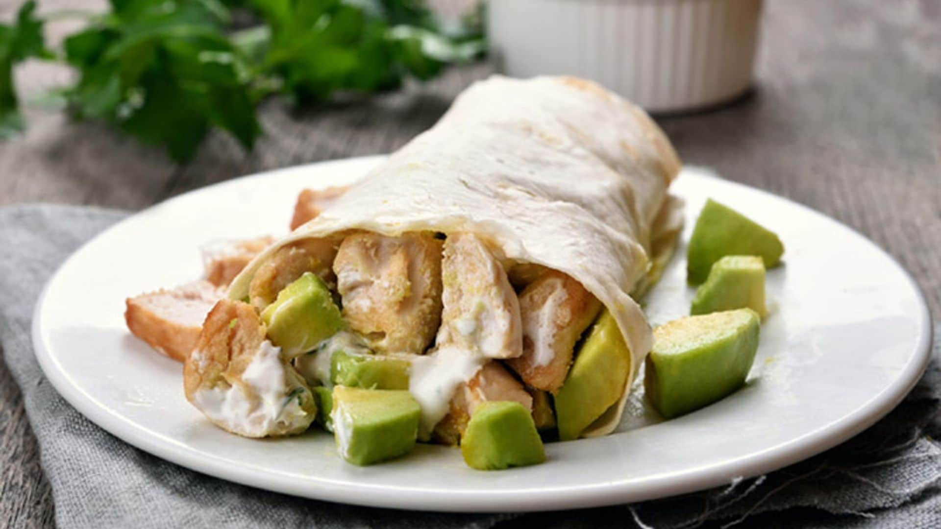 Fajitas de pollo en escabeche con aguacate