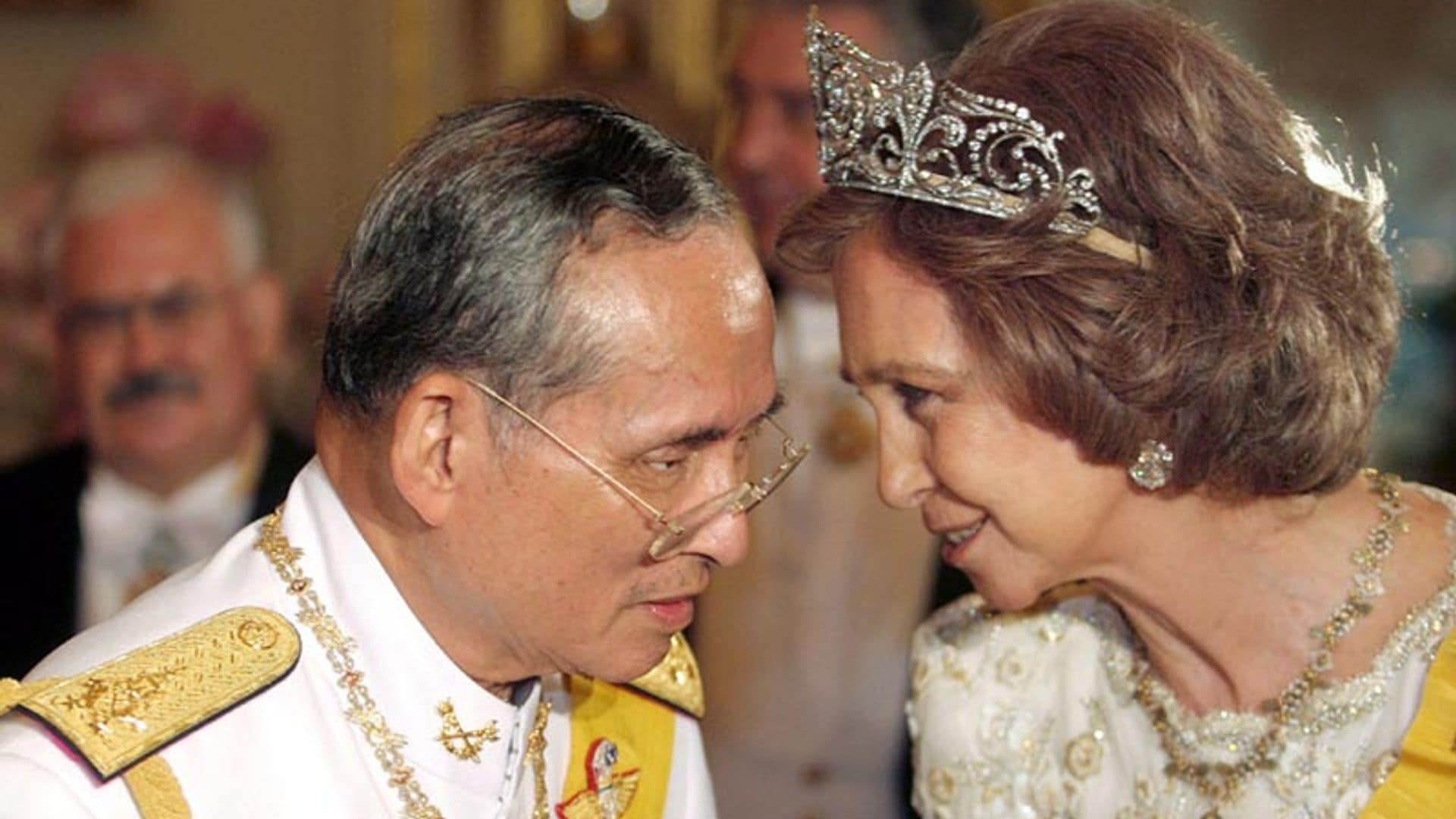 La reina Sofía, Máxima de Holanda y Matilde de Bélgica darán su último adiós al rey Bhumibol de Tailandia en un funeral fastuoso