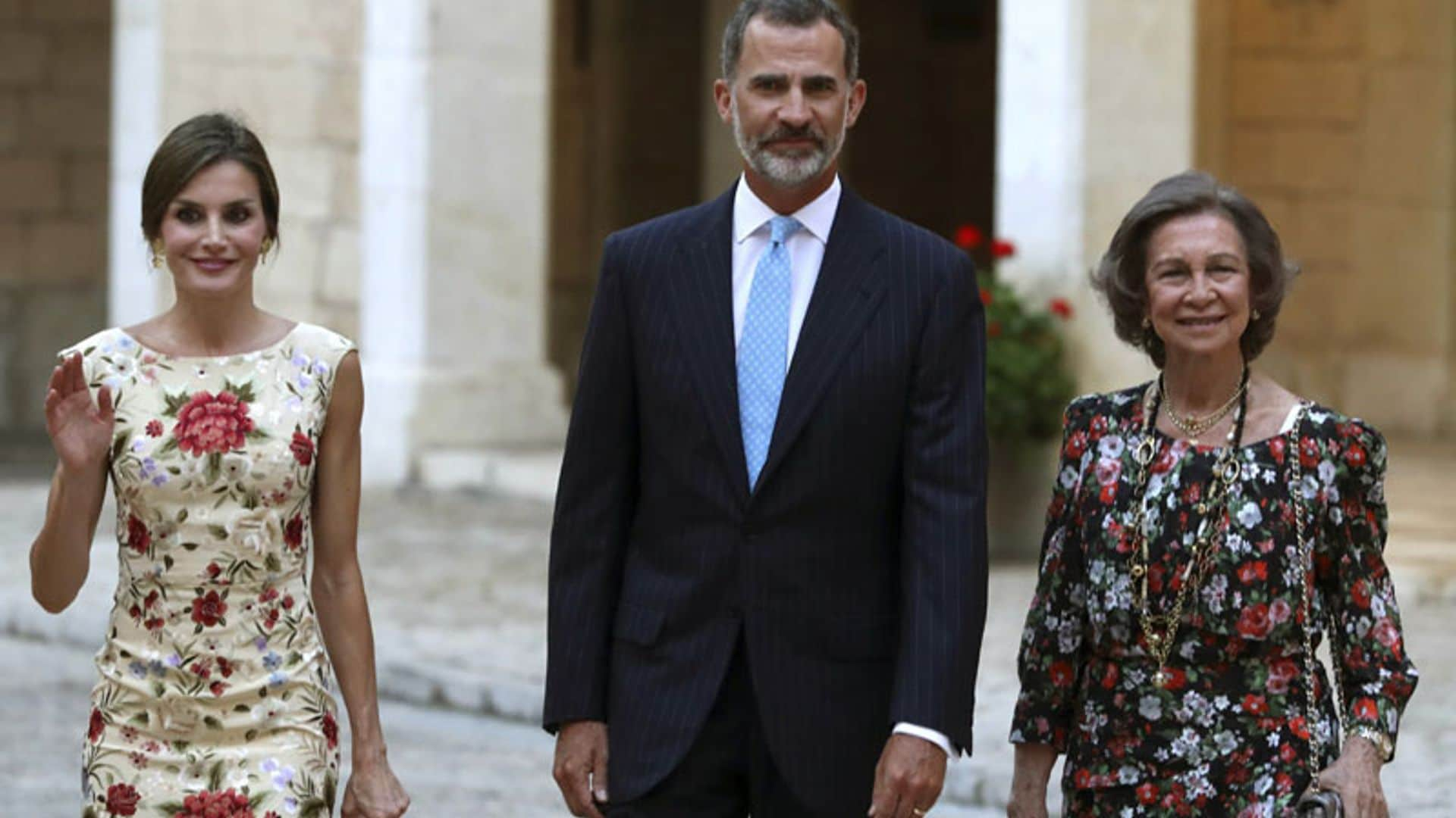 Los reyes Felipe y Letizia, acompañados por la reina Sofía, reciben a medio millar de representantes de la sociedad balear