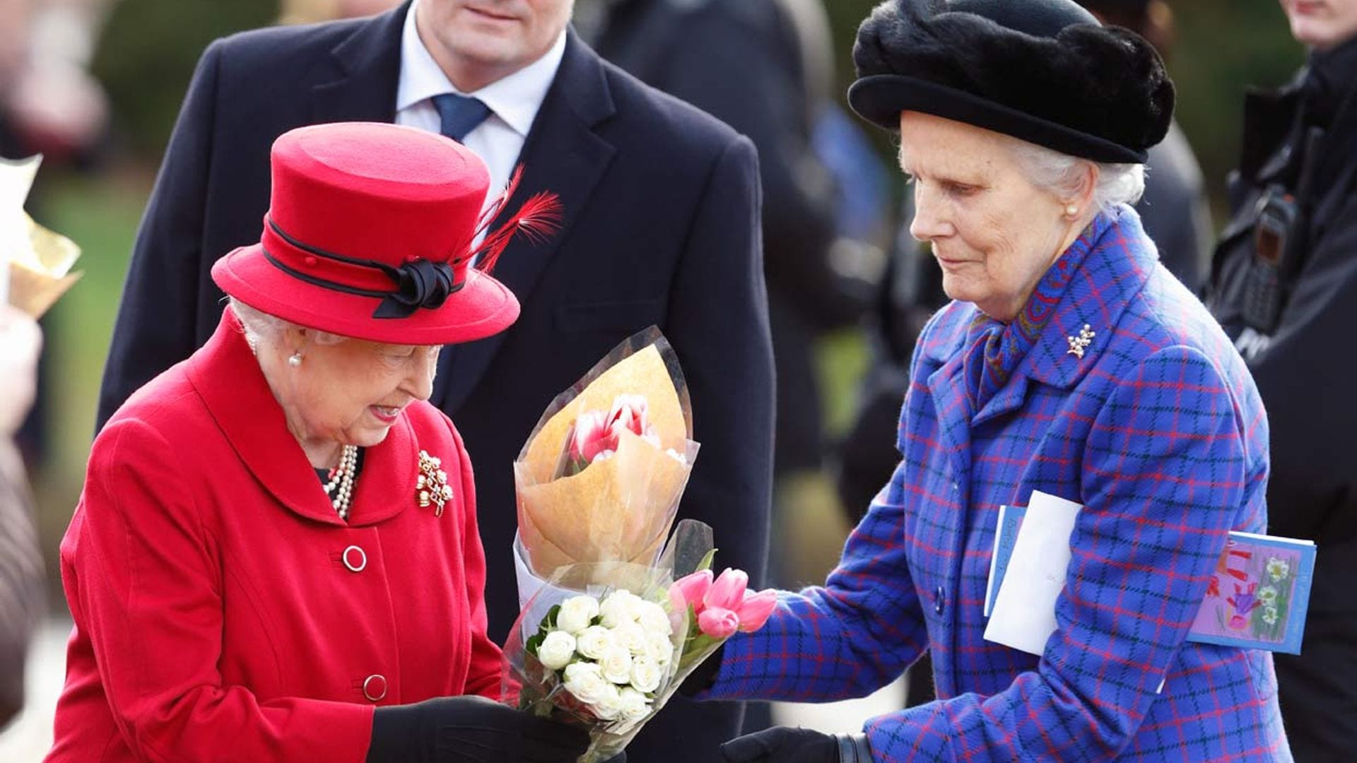 ¿Qué funciones tienen las damas de honor de Isabel II?