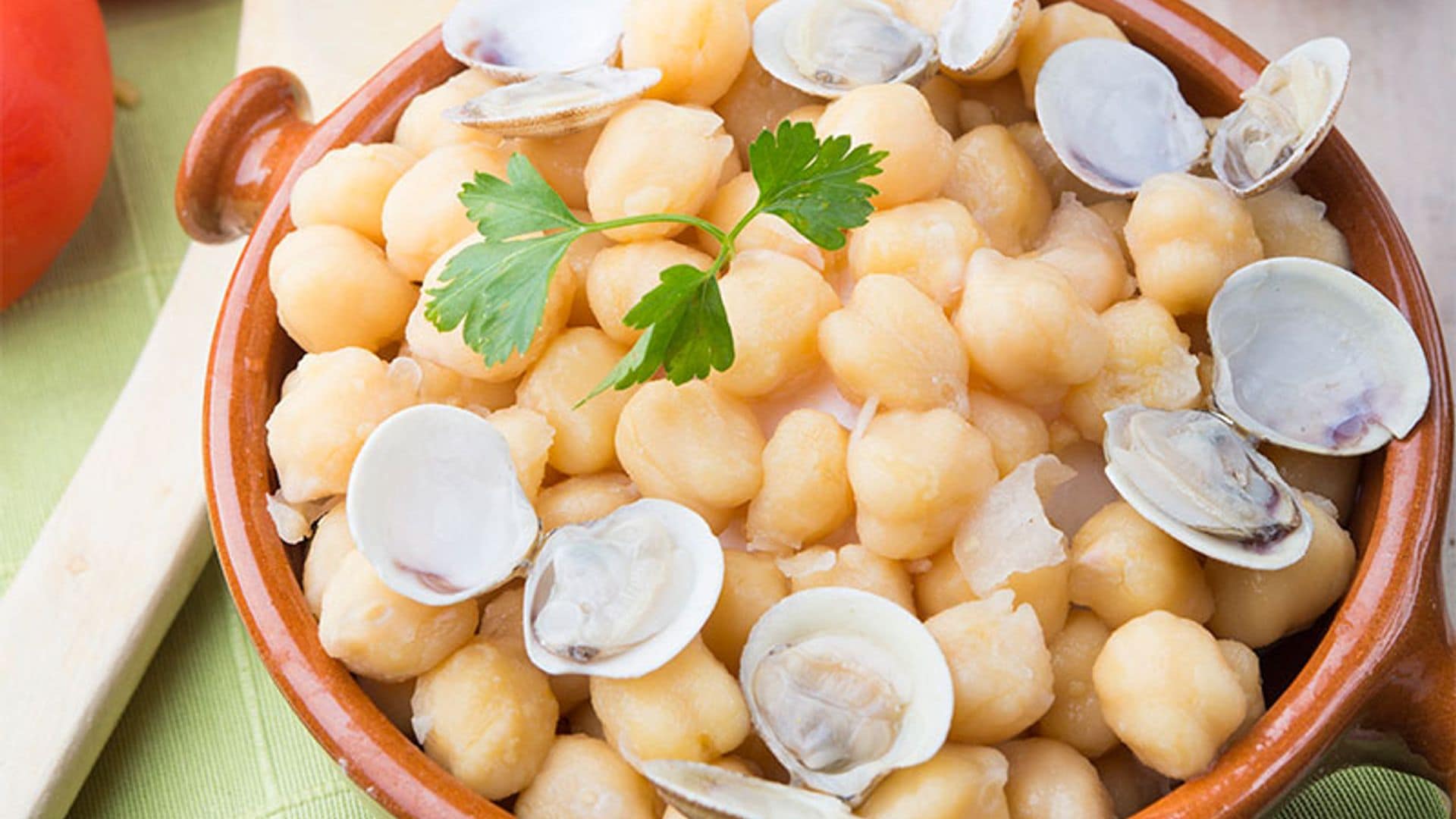 Garbanzos con almejas