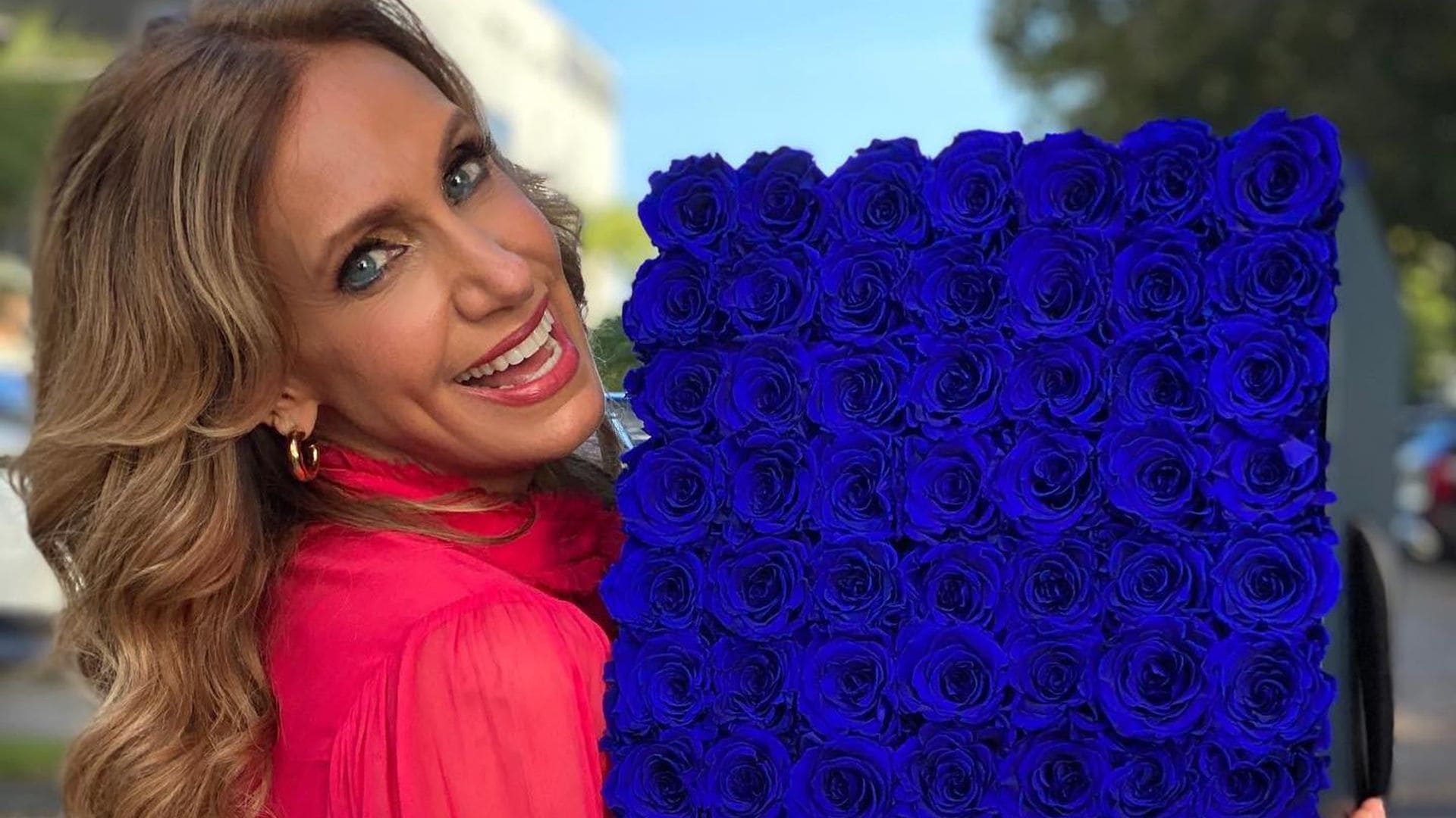 Lili Estefan celebra su cumpleaños con el original pastel que Raúl de Molina tuvo en su boda