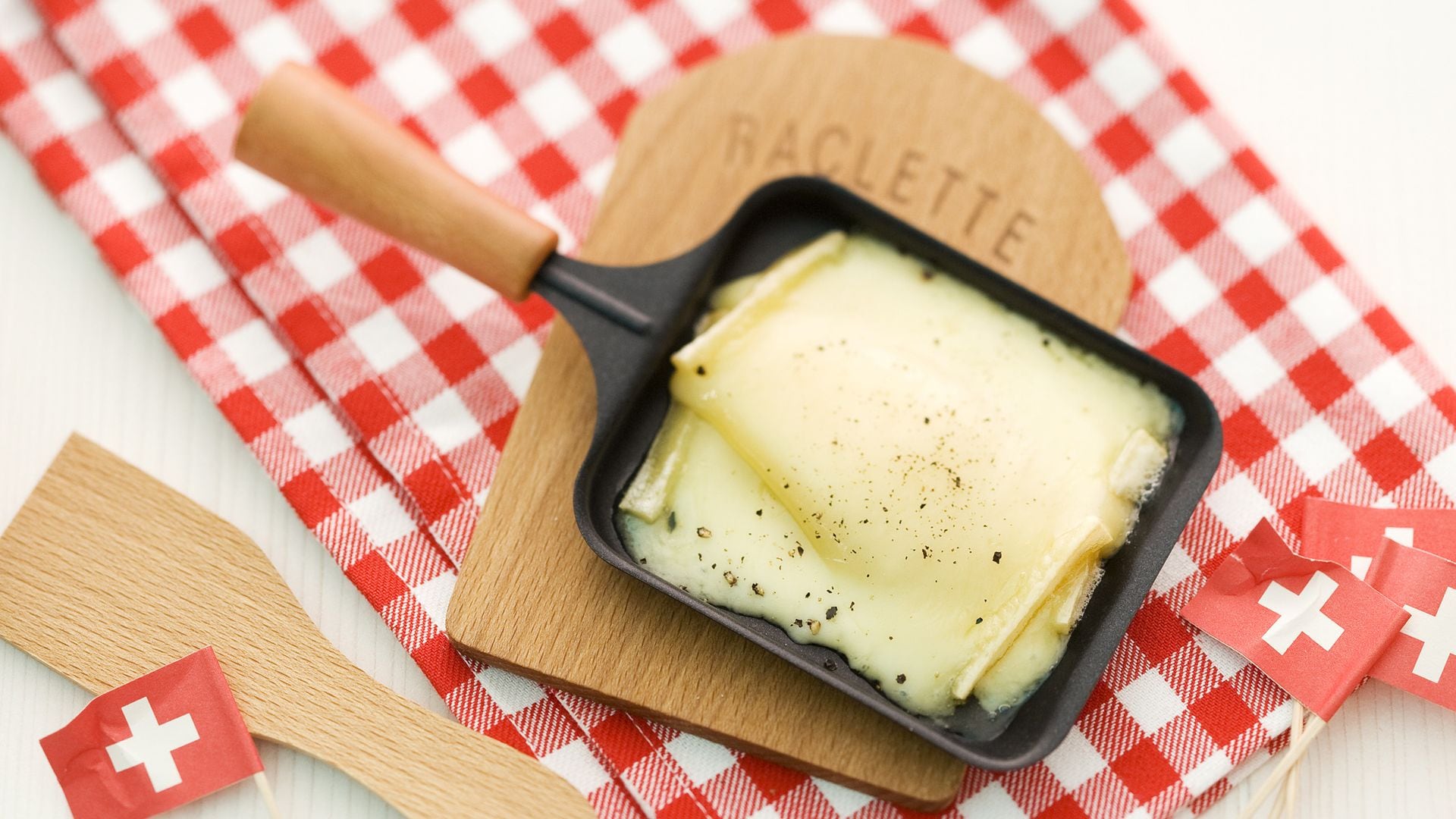 ‘Raclette’: 4 restaurantes para disfrutar de este plato que fascina a los amantes del queso