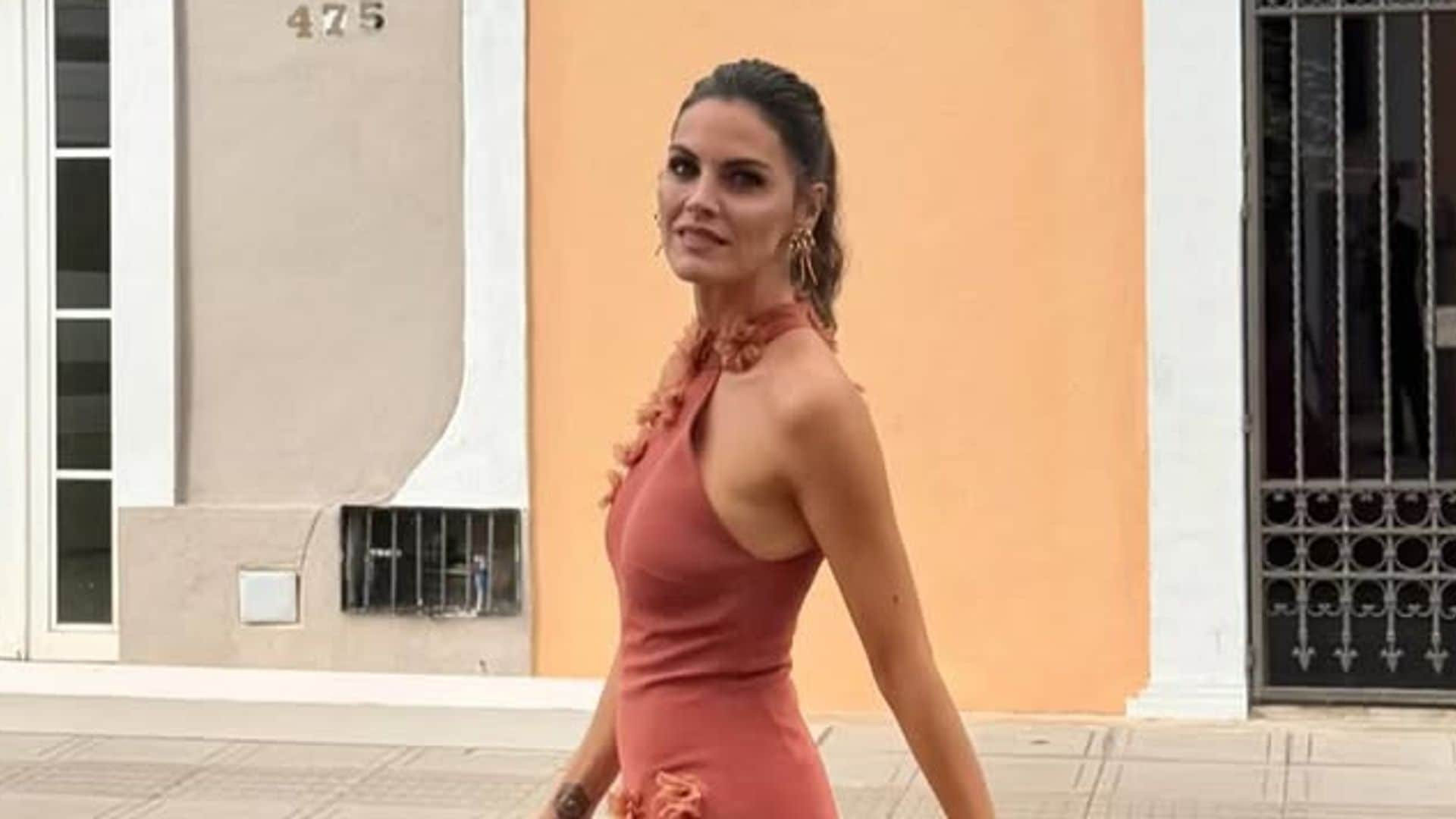 Amaia Salamanca y sus dos looks en la boda de Alonso Aznar: todos los detalles, marcas y secretos