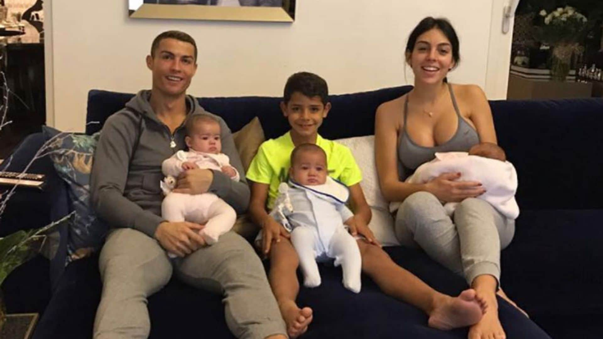 Cristiano Ronaldo y Georgina Rodríguez comparten su primera imagen de la familia al completo