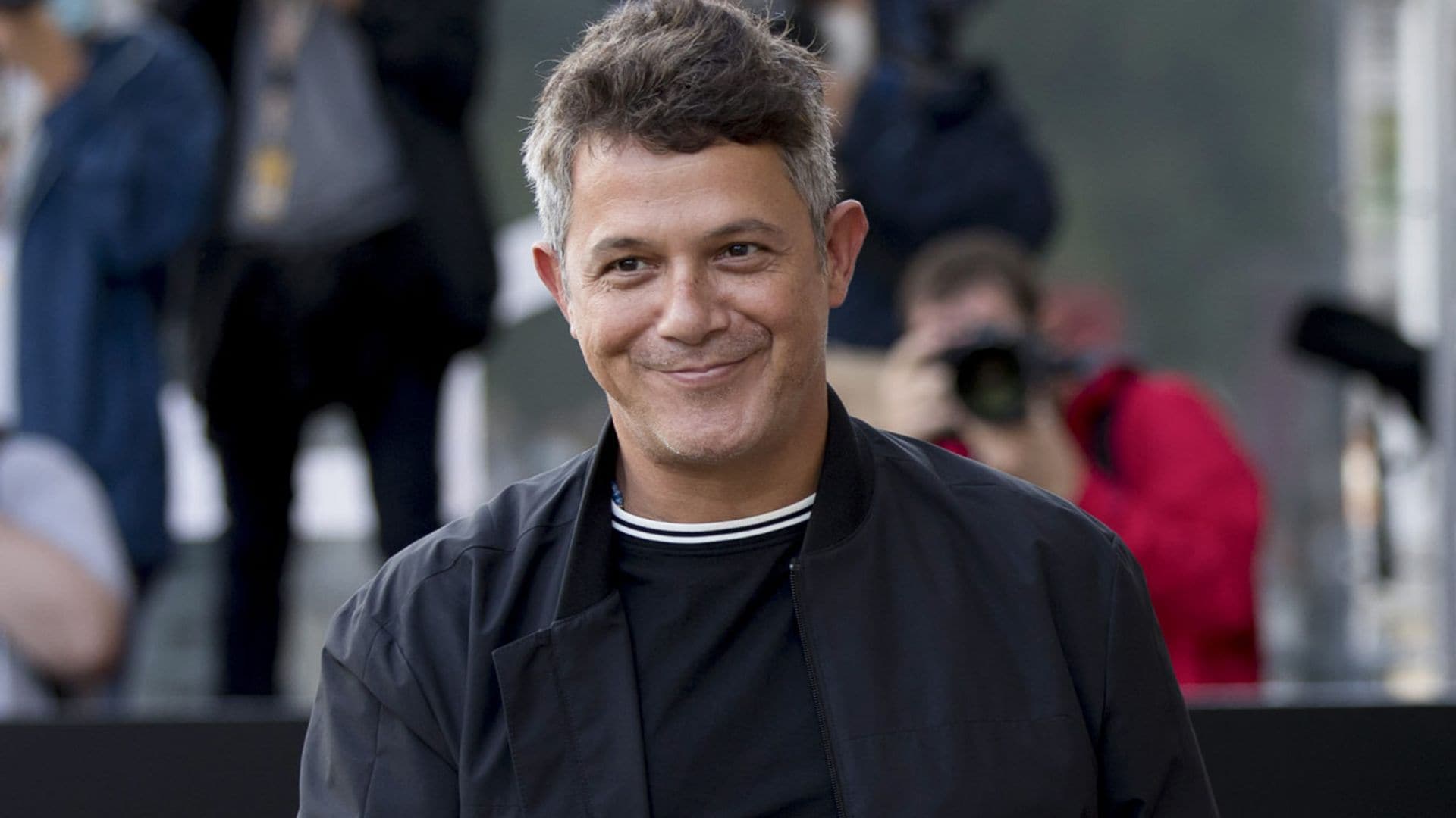 Alejandro Sanz, un padre orgulloso en la graduación de Alexander: 'Algo he hecho bien para merecer un hijo como tú'