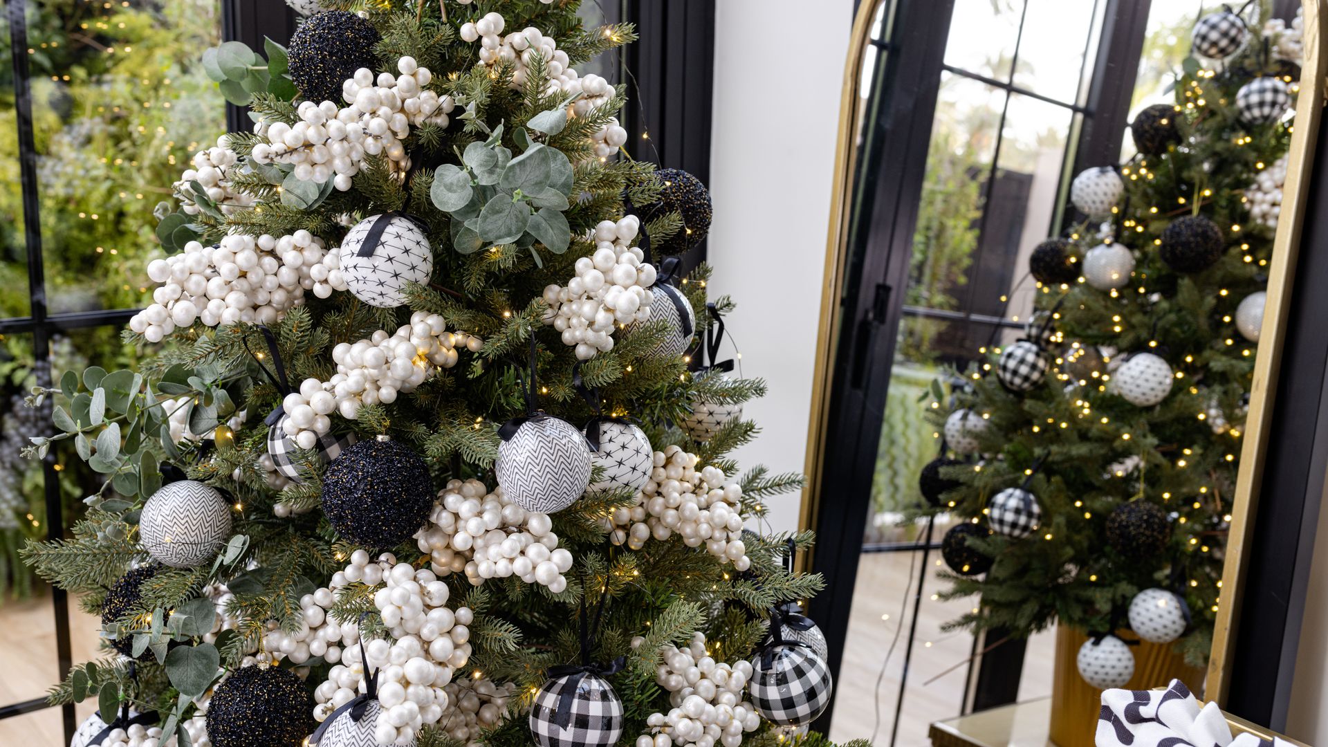 Árbol de Navidad en blanco y negro