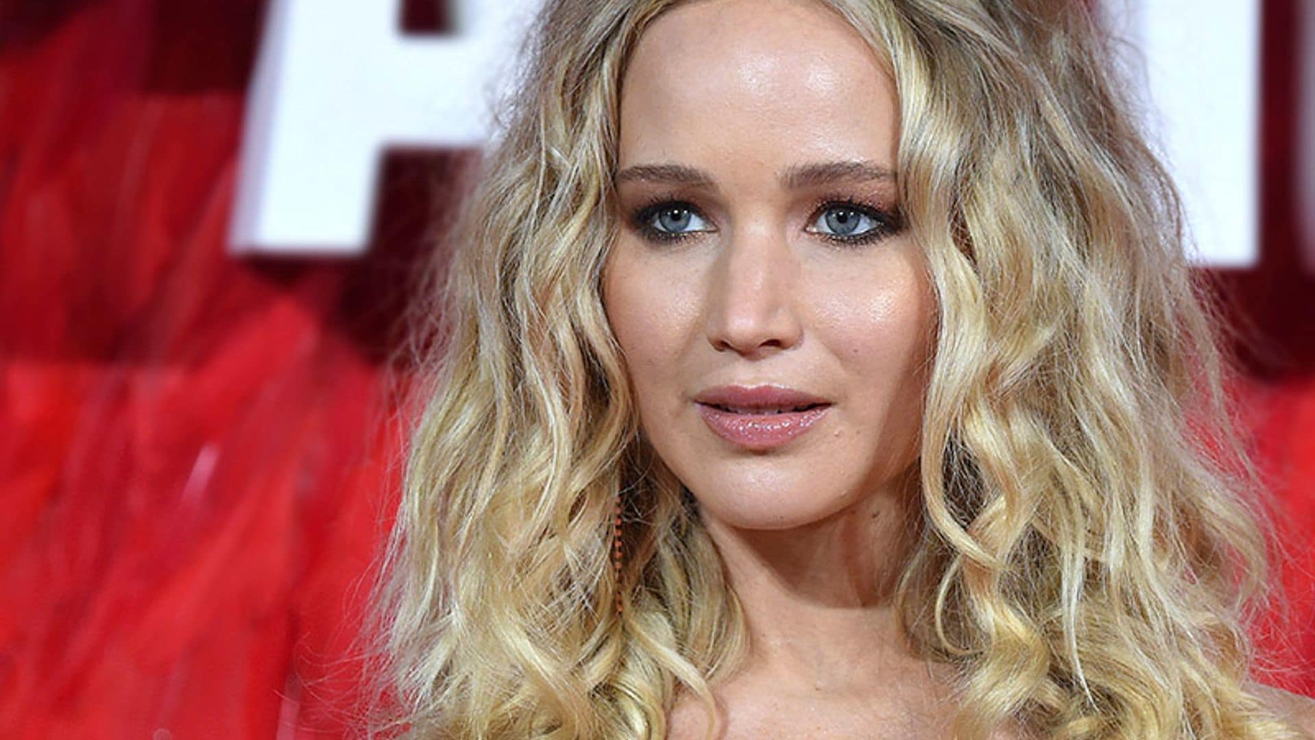 Copia el maquillaje natural de Jennifer Lawrence que podrás llevar al trabajo o a una boda