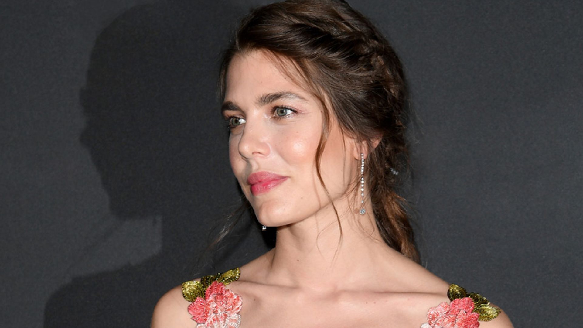 El 'efecto Carlota Casiraghi' o cómo lucir 12 horas una piel perfecta