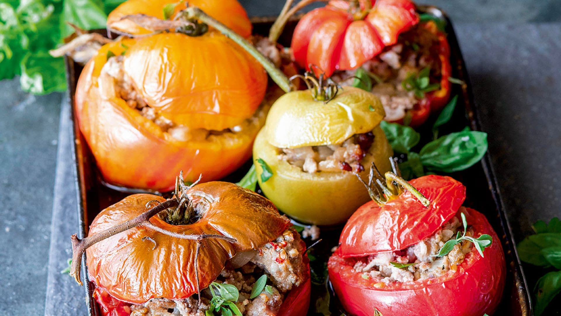 Tomates rellenos de carne picada y queso al horno