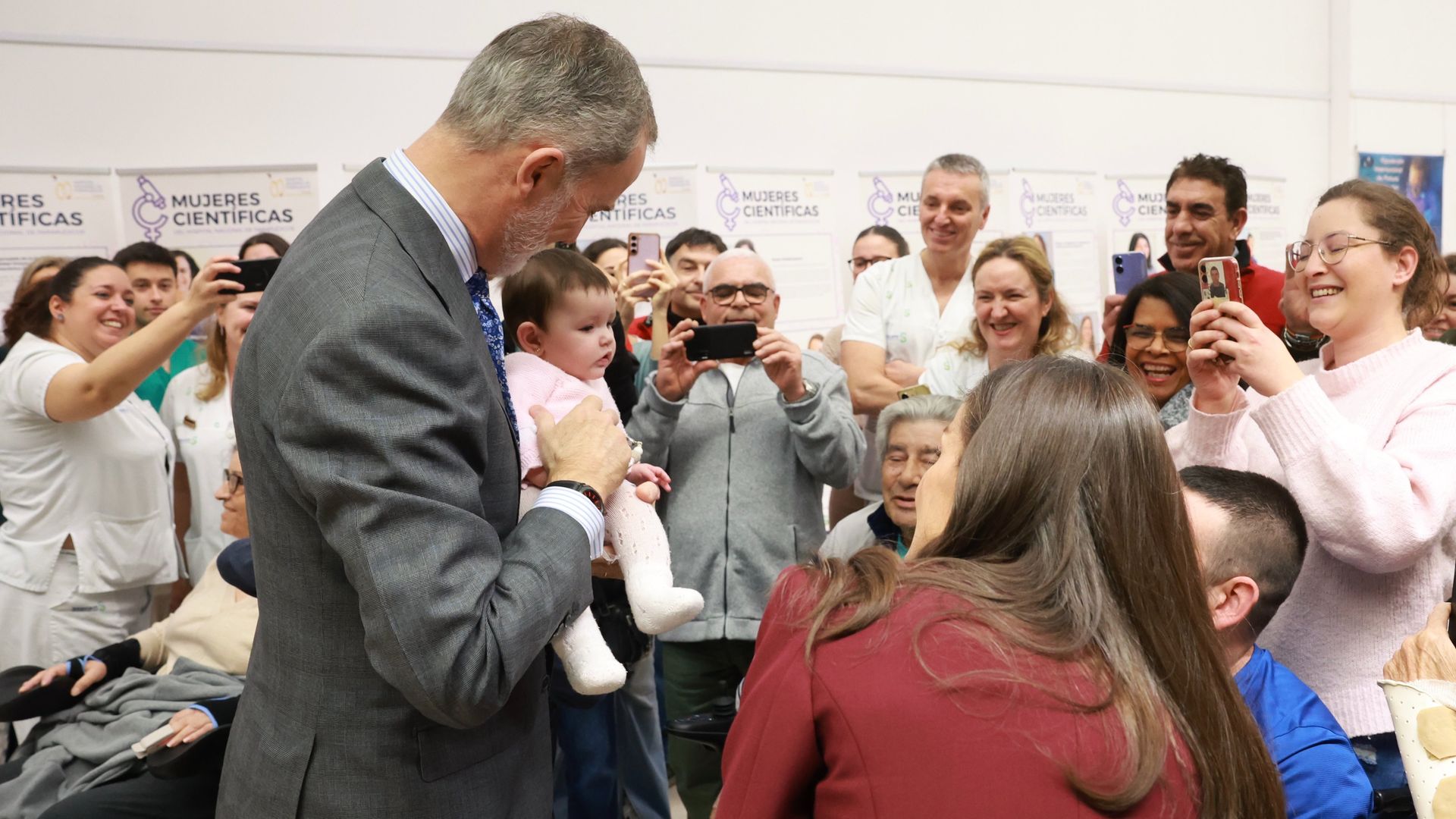 Los Reyes visitan el Hospital de Parapléjicos de Toledo, al cumplirse medio siglo de su fundación