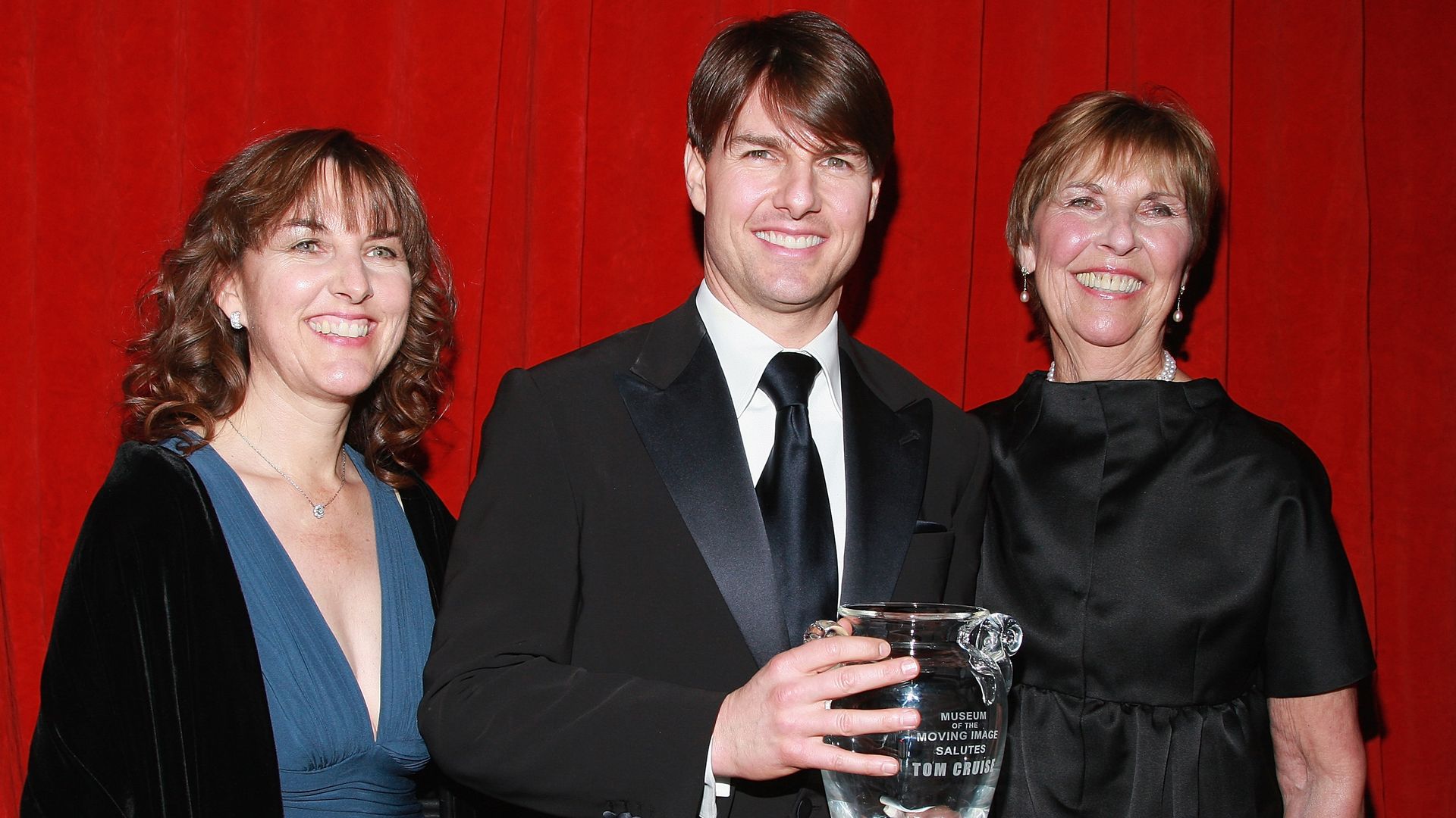 Conoce a las tres hermanas y a la madre de Tom Cruise que tanto se parecen a él y que siempre han estado a su lado