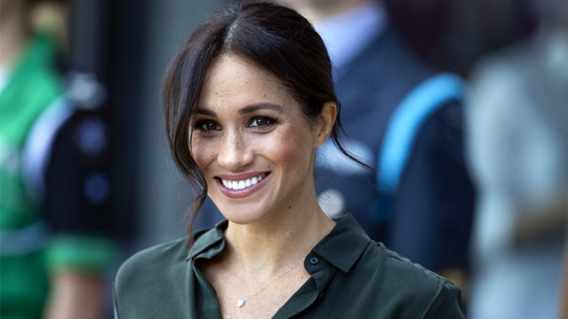 Meghan Markle y el bolso que le robó el protagonismo a su falda de cuero